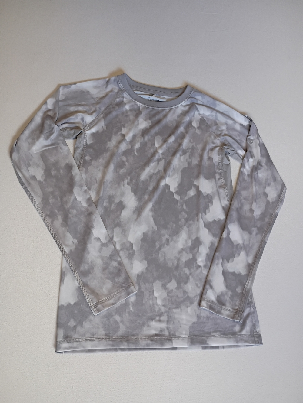 All in Motion Boys Long Sleeve Size L 12/14 Performance Shirt Gray Camo Fitted
